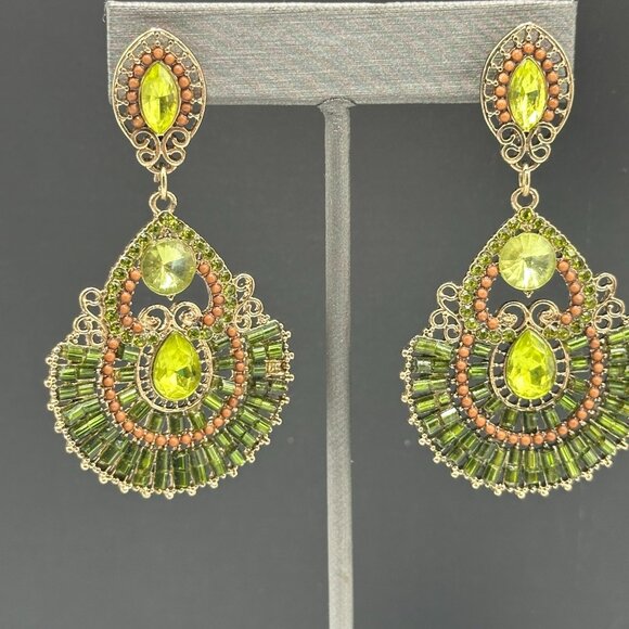 Green Chandelier Earrings Gold Tone Rhinestone Beaded Pierced Statement 2" - Picture 3 of 9